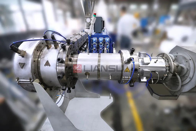 Pipe-head for pvc-o pipe extrusion line.jpg