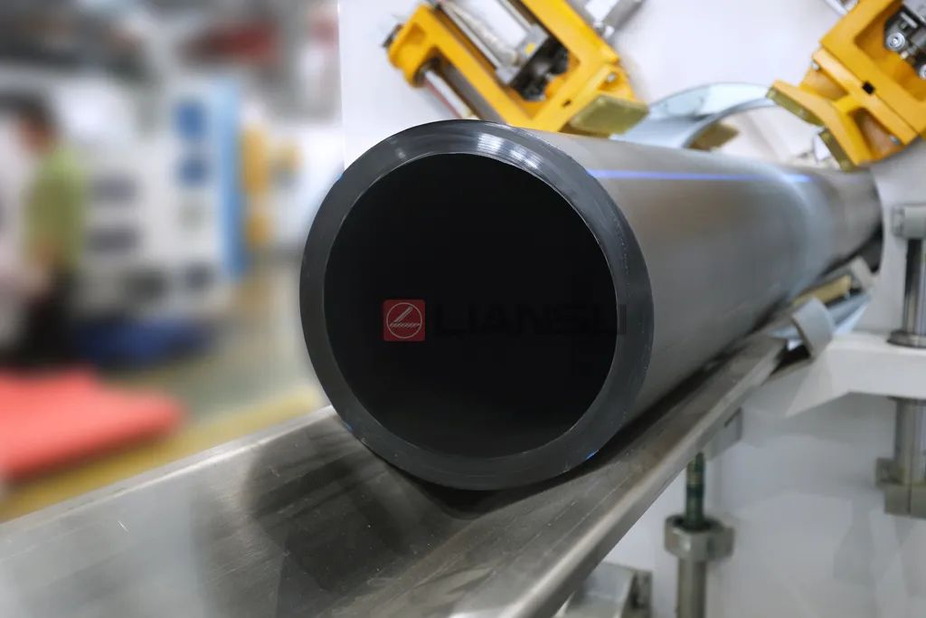 450 HDPE Pipe extrusion mahince.jpg